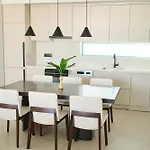 Ashta / Minimal Vilă