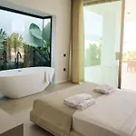 Ashta / Minimal