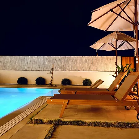 Villa Ashta / Minimal