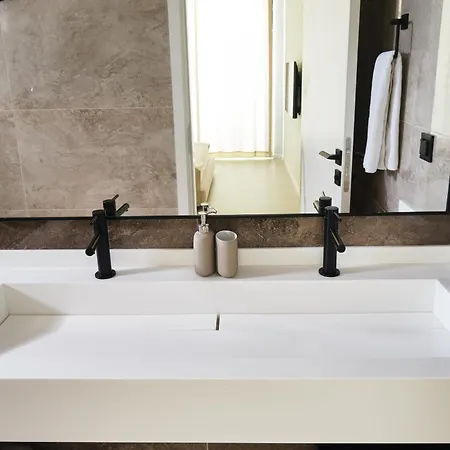 Ashta / Minimal Villa