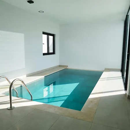 Villa Ashta / Minimal *